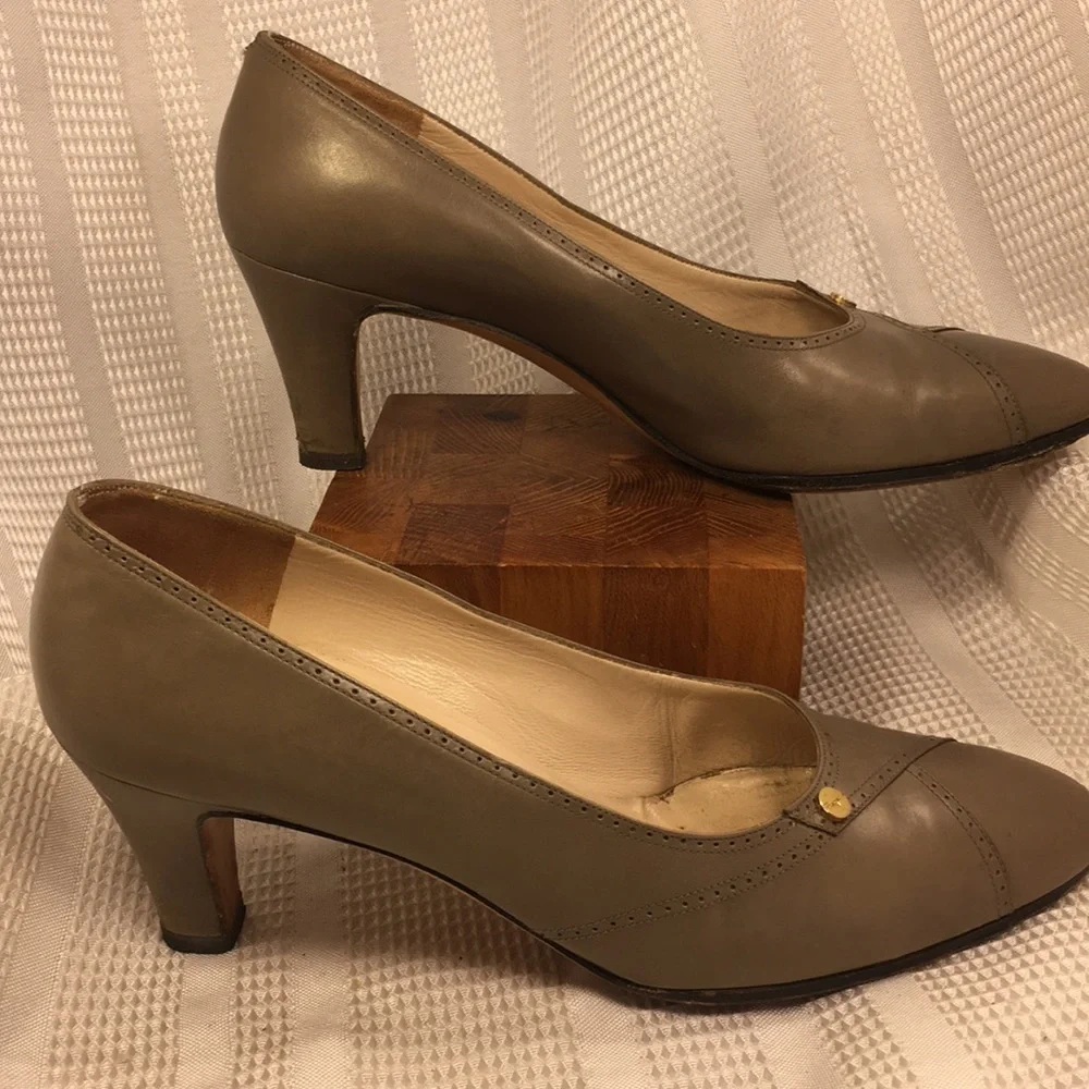 Salvatore Ferragamo leather pumps classic elegant